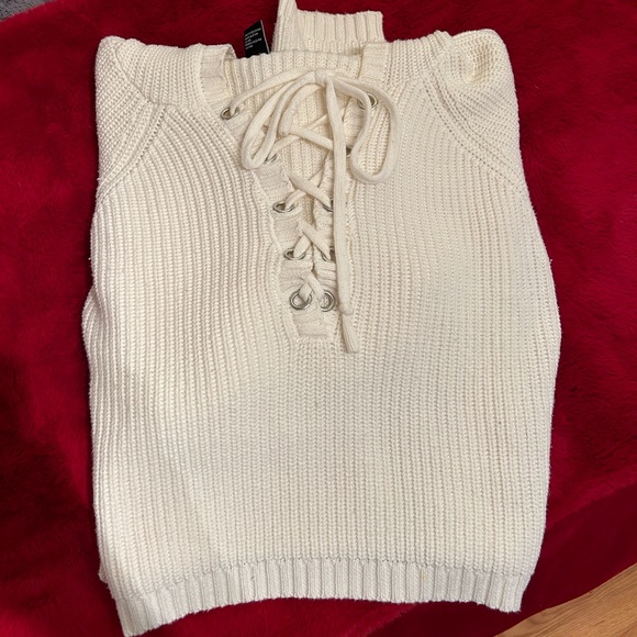 Adorable Forever 21 sweater 🤍 - Picture 4 of 6